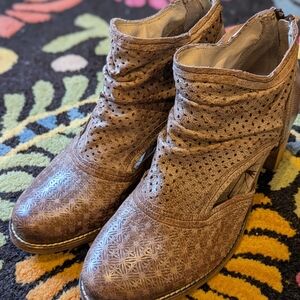 Perforated Ruched Cut-out Brown Ankle Boots 38